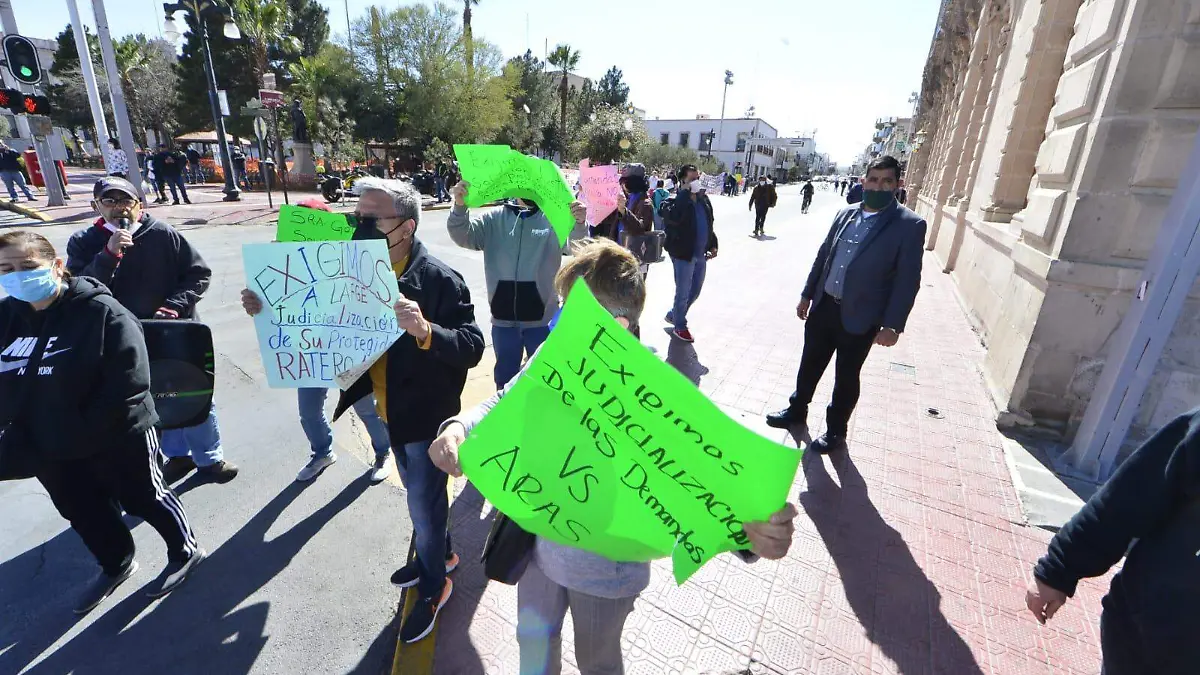 afectados por aras realizan bloqueo